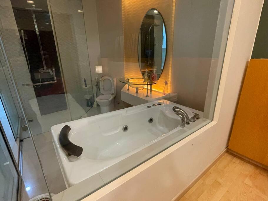 Stylish Romantic Couples Getaway At Kl City 1419 Kuala Lumpur Exterior photo